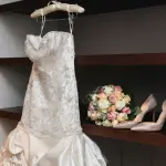 Come conservare l’abito da sposa dopo le nozze: consigli per preservarne la bellezza