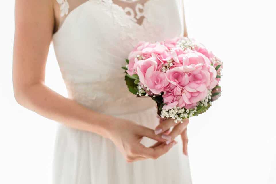 Come si porta il bouquet? Piccole dritte per spose insicure