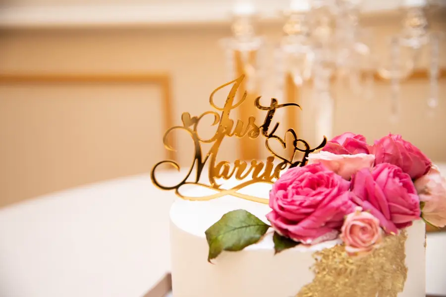 Come scegliere il cake topper per la torta nuziale