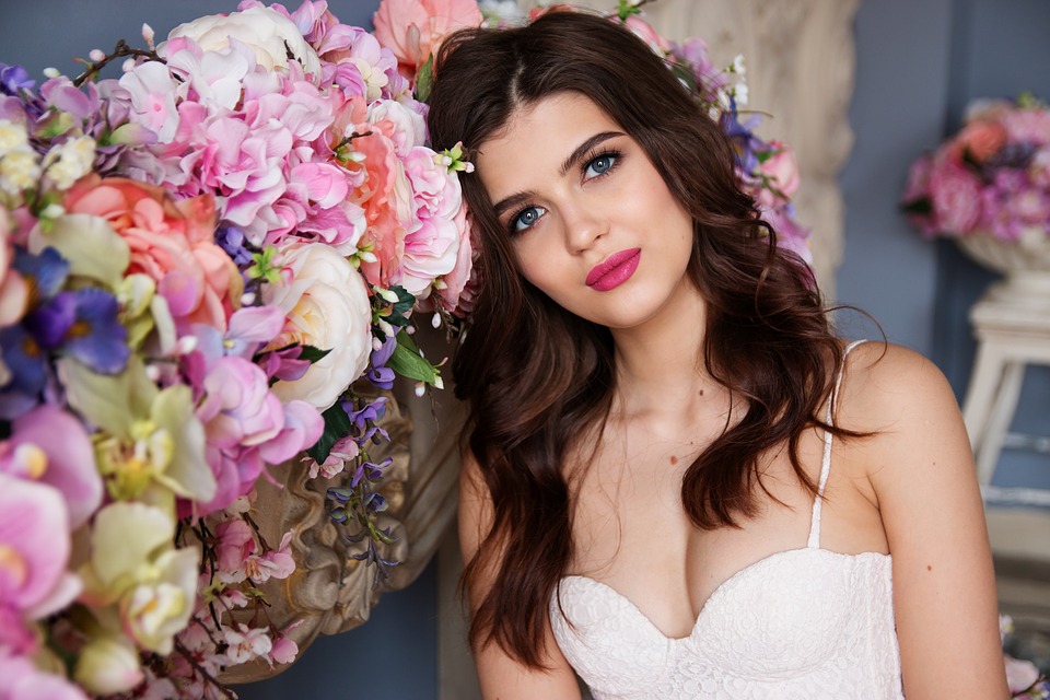 Trucco da sposa per le more: tips e consigli per chi ha i capelli scuri